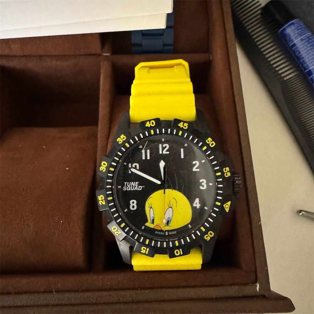Fossil: Tune Squad Tweety Bird Unisex Yellow Analog Watch: NWOT: Warner Bros